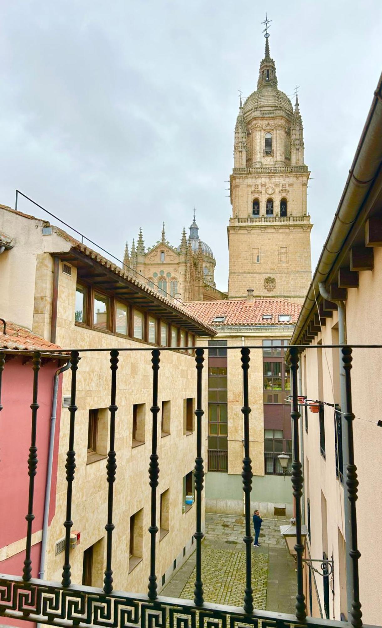 Vivienda Rectorado 2 Apartment Salamanca Bagian luar foto