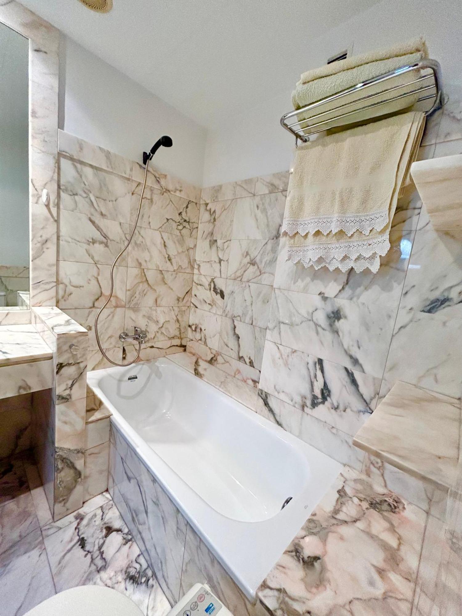Vivienda Rectorado 2 Apartment Salamanca Bagian luar foto